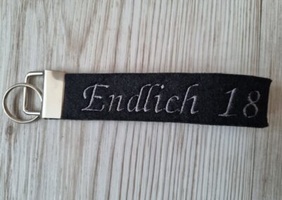 Schlüsselanhänger " Endlich18"