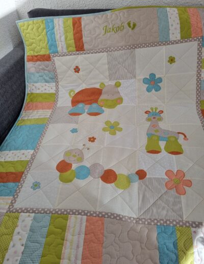 liebevoll genähte Krabbeldecke