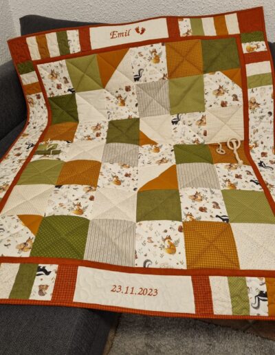 liebevoll genähte Krabbeldecke