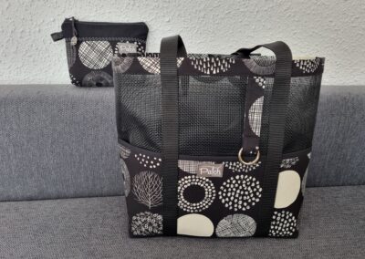 Genähte Gittertasche mit Aussenfächer und Karabiner