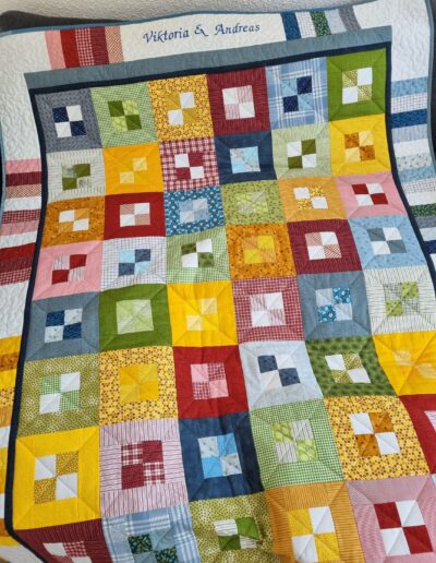 liebevoll genähte Patchworkdecke